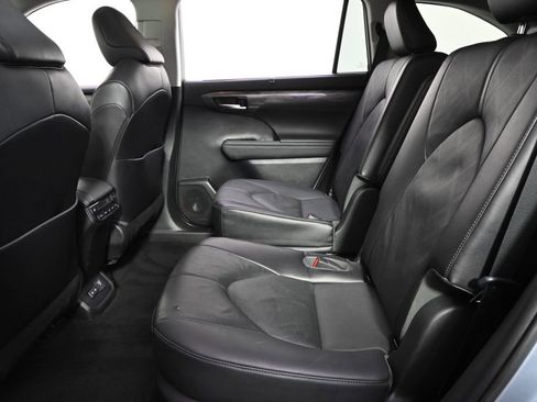 Used 2023 Toyota Highlander Platinum AWD/4WD image 22