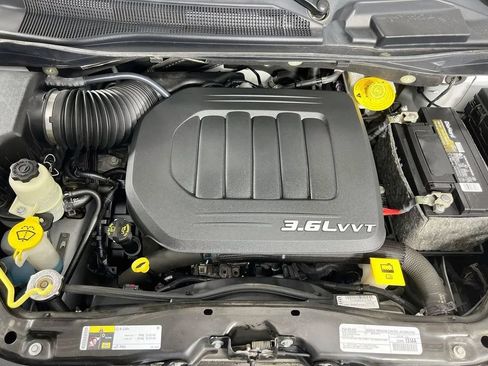 Used 2018 Dodge Grand Caravan SXT w/ Driver Convenience Group FWD image 32