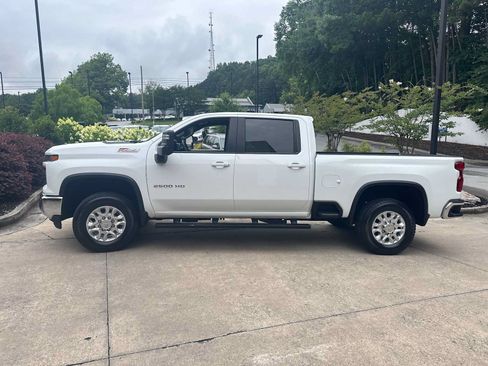 Used 2025 Chevrolet Silverado 2500 LT AWD/4WD image 4