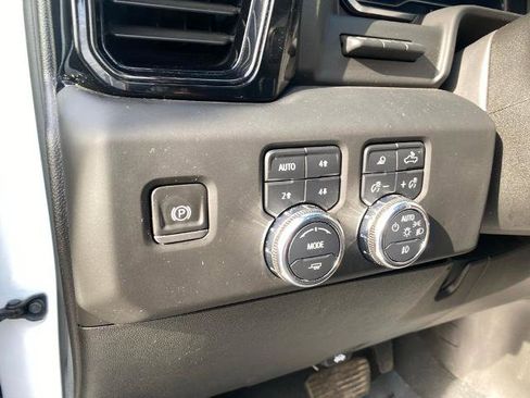 Used 2024 GMC Sierra 2500 AT4 w/ AT4 Premium Plus Package AWD/4WD image 17