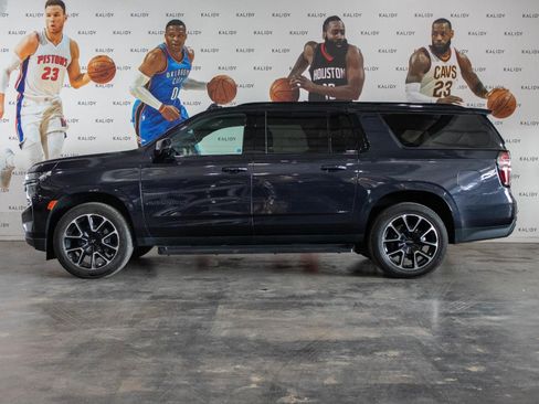 Used 2022 Chevrolet Suburban RST w/ Luxury Package image 17