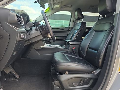 Used 2020 Ford Explorer XLT w/ Equipment Group 202A RWD image 10