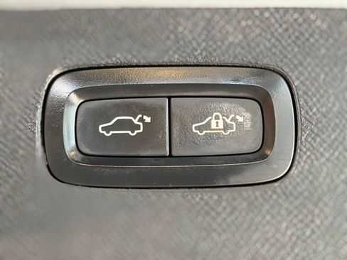 Used 2016 Volvo XC90 T5 Momentum AWD/4WD image 38