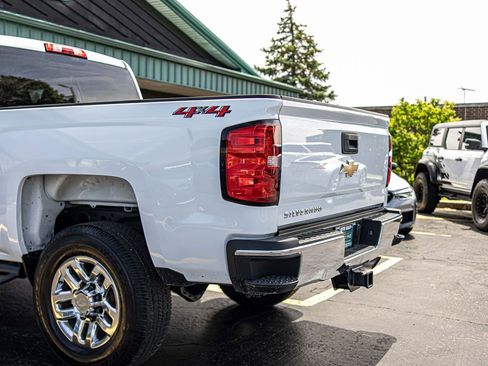 Used 2019 Chevrolet Silverado 2500 W/T AWD/4WD image 14