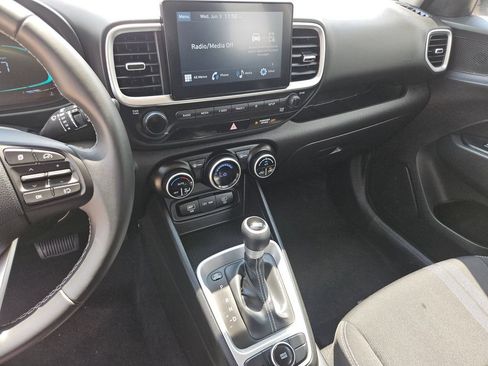 Used 2025 Hyundai Venue SEL FWD image 20