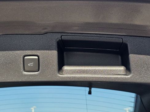 Used 2022 Ford Escape SE w/ Convenience Package FWD image 12