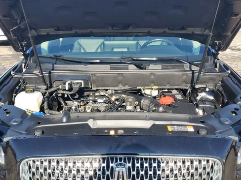 Certified 2023 Lincoln Nautilus Reserve image 8