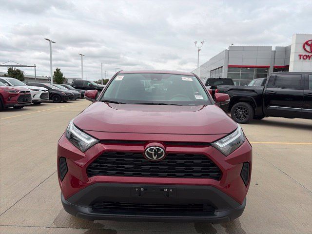 Used 2025 Toyota RAV4 LE AWD/4WD image 2