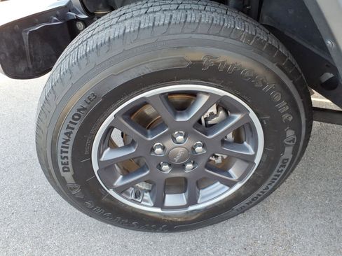 Used 2020 Jeep Gladiator Overland image 9