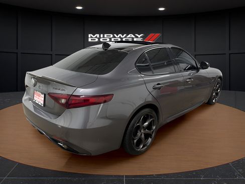 Used 2018 Alfa Romeo Giulia Ti Sport w/ Quick Order Package 22S Sport AWD/4WD image 4