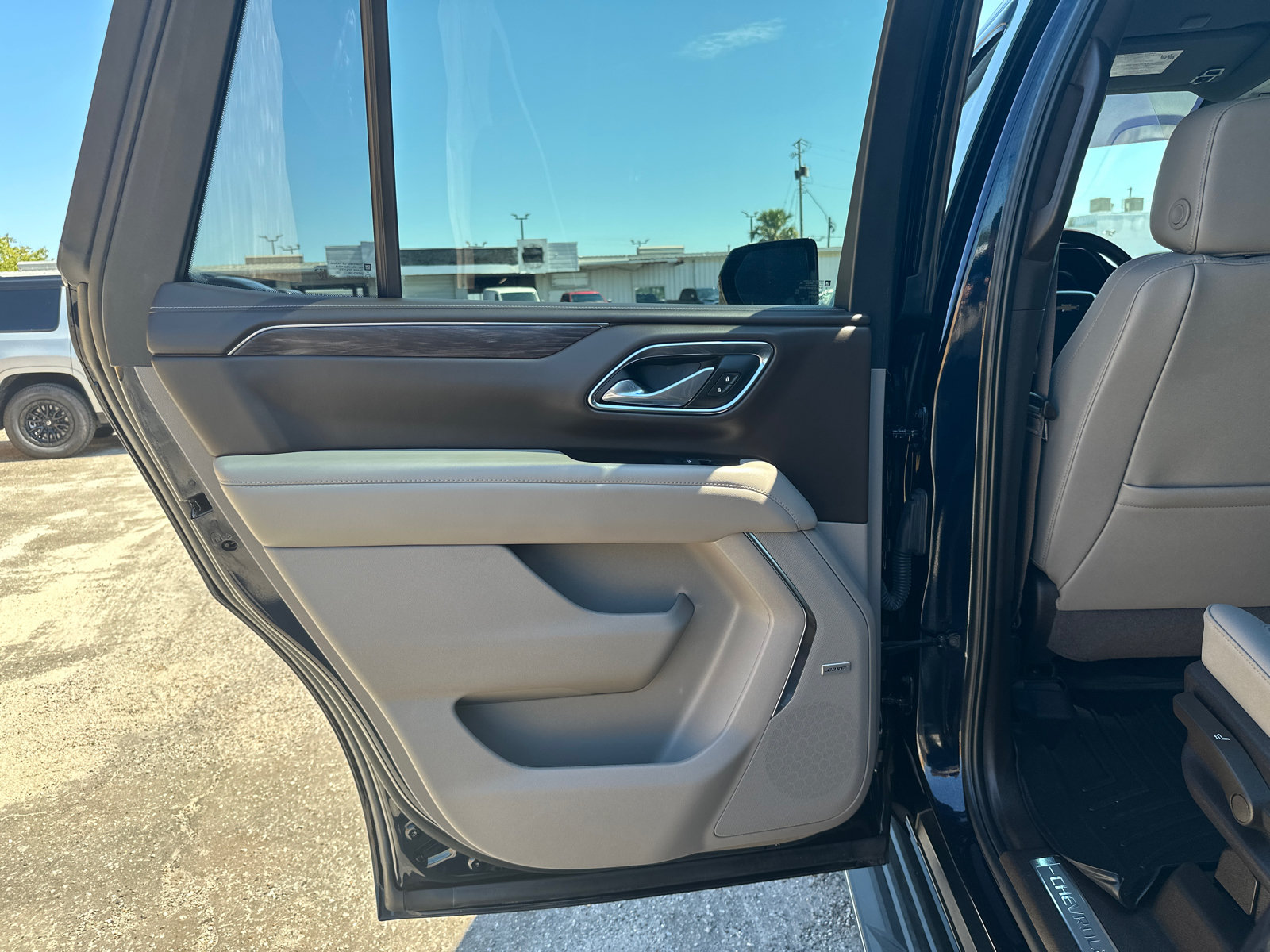 Used 2023 Chevrolet Tahoe LT w/ Luxury Package AWD/4WD image 13