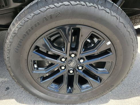 Used 2025 Ford F150 Lariat w/ Equipment Group 501A Mid AWD/4WD image 9