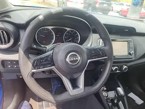 Used 2022 Nissan Kicks S FWD image 7