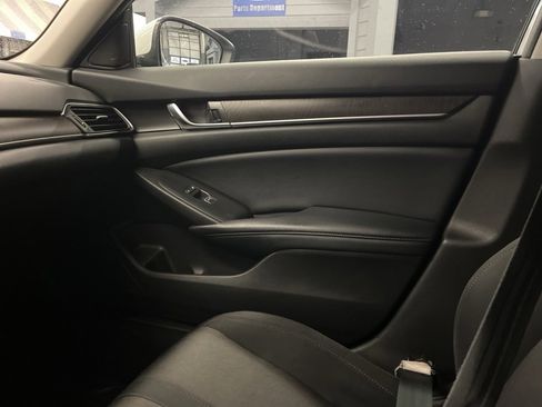 Used 2018 Honda Accord EX image 14