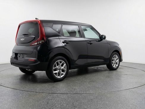 Used 2025 Kia Soul LX w/ LX Technology Package FWD image 9