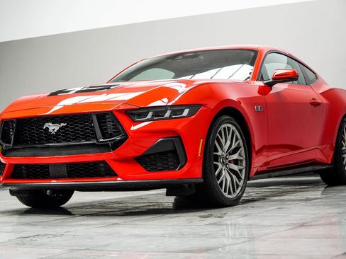 Used 2024 Ford Mustang GT Premium image 9