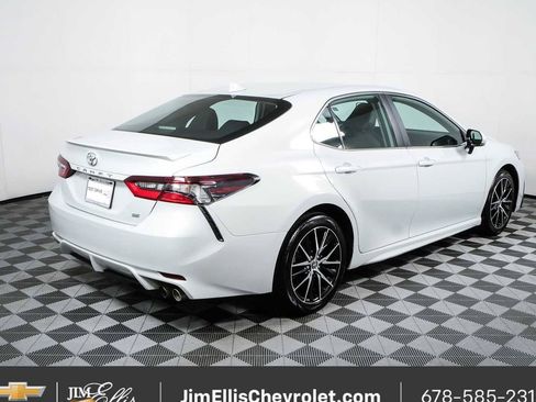 Used 2024 Toyota Camry SE FWD image 3