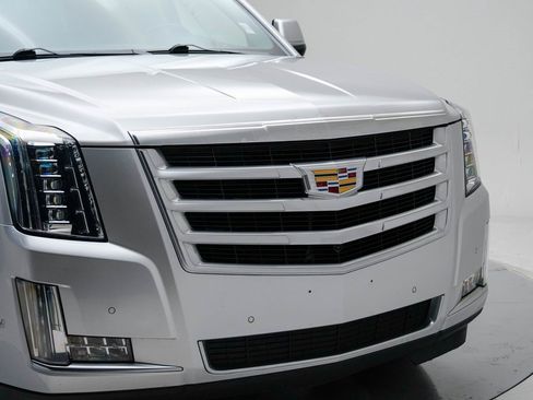 Used 2019 Cadillac Escalade ESV Luxury image 24