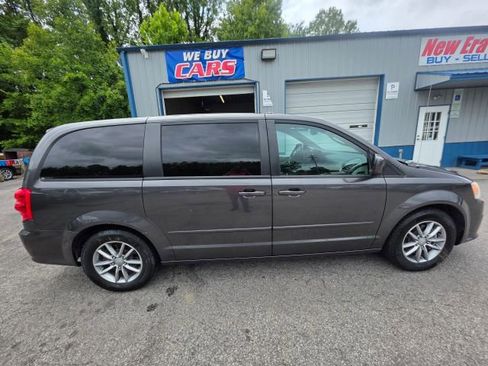 Used 2016 Dodge Grand Caravan SE FWD image 4