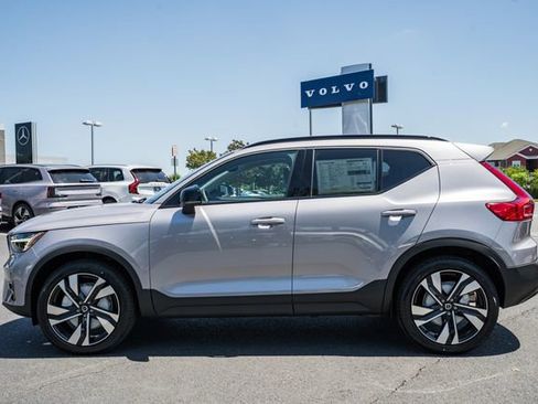 New 2026 Volvo XC40 B5 Plus w/ Climate Package AWD/4WD image 4