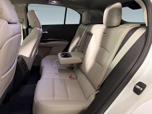 Used 2023 Cadillac XT4 Premium Luxury w/ Cold Weather Package FWD image 23