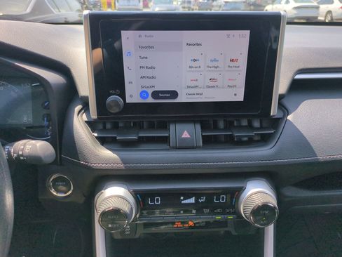 Used 2025 Toyota RAV4 XLE AWD/4WD image 23