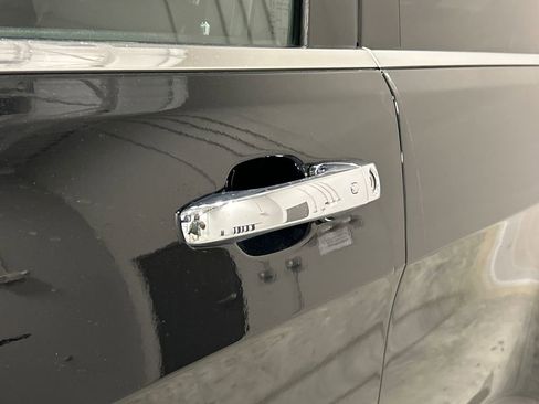 Used 2019 Jeep Grand Cherokee Overland image 13