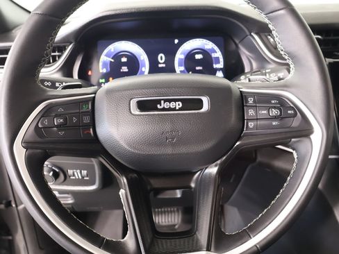 Used 2025 Jeep Grand Cherokee L Altitude AWD/4WD image 3