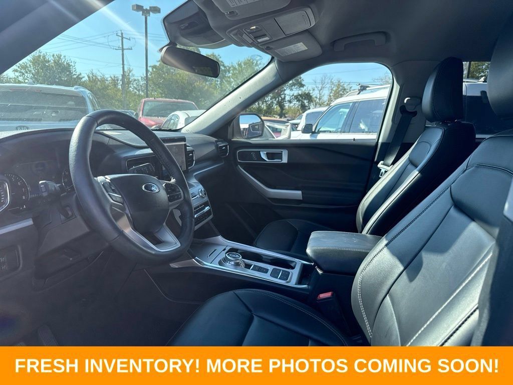Used 2024 Ford Explorer XLT w/ Equipment Group 202A RWD image 8