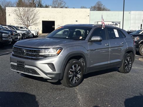 Used 2022 Volkswagen Atlas Cross Sport SE image 4