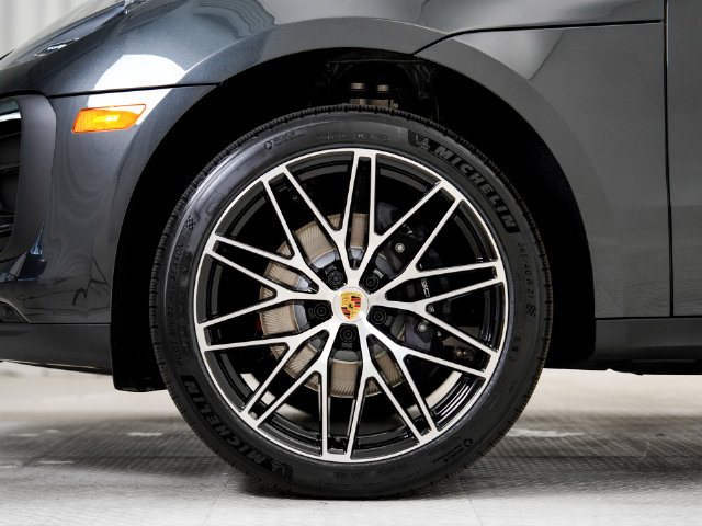 Certified 2026 Porsche Macan AWD/4WD image 30