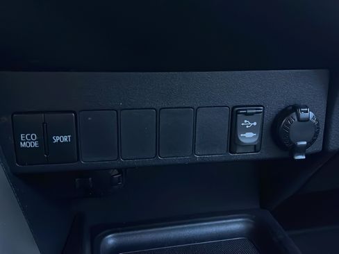 Used 2015 Toyota RAV4 XLE AWD/4WD image 19