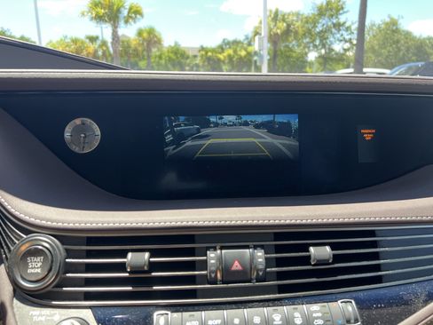 Used 2020 Lexus LS 500 w/ Accessory Package (Z2) RWD image 25