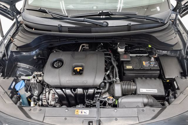 Used 2025 Kia Soul LX w/ LX Technology Package FWD image 3