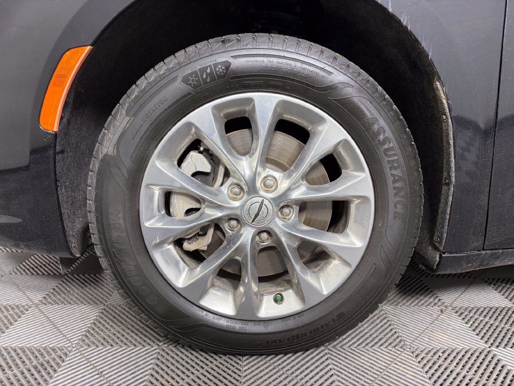 Used 2021 Chrysler Pacifica Touring-L AWD/4WD image 10