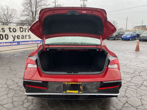 Used 2025 Hyundai Elantra SEL image 4