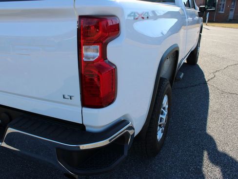 Used 2024 Chevrolet Silverado 2500 LT image 44