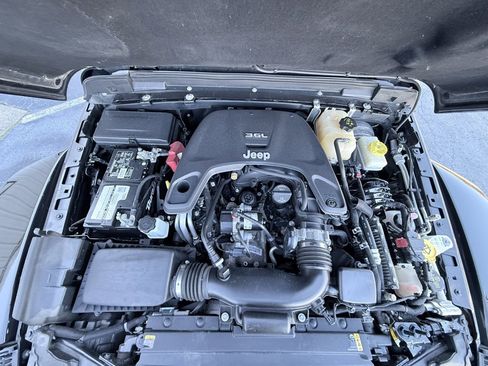 Used 2021 Jeep Wrangler Unlimited Rubicon w/ Xtreme Recon 35" Tire Package image 36