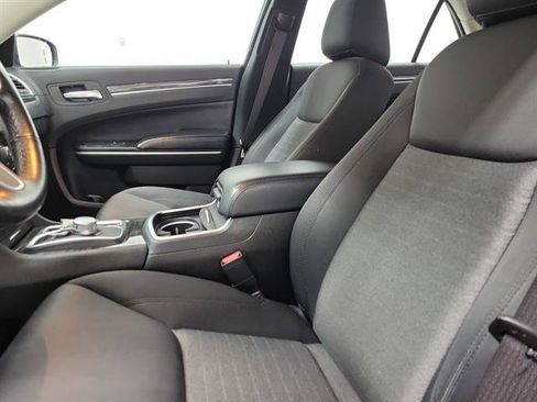 Used 2022 Chrysler 300 Touring image 17