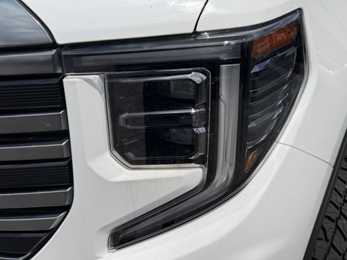 Used 2024 GMC Sierra 1500 AT4 w/ Technology Package AWD/4WD image 6