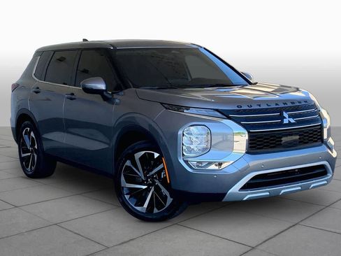 Used 2023 Mitsubishi Outlander SE image 3