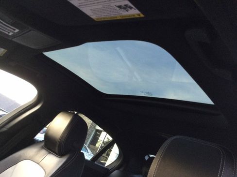 Used 2018 Jaguar XE R-Sport image 18