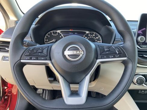 Used 2025 Nissan Altima 2.5 SV image 35