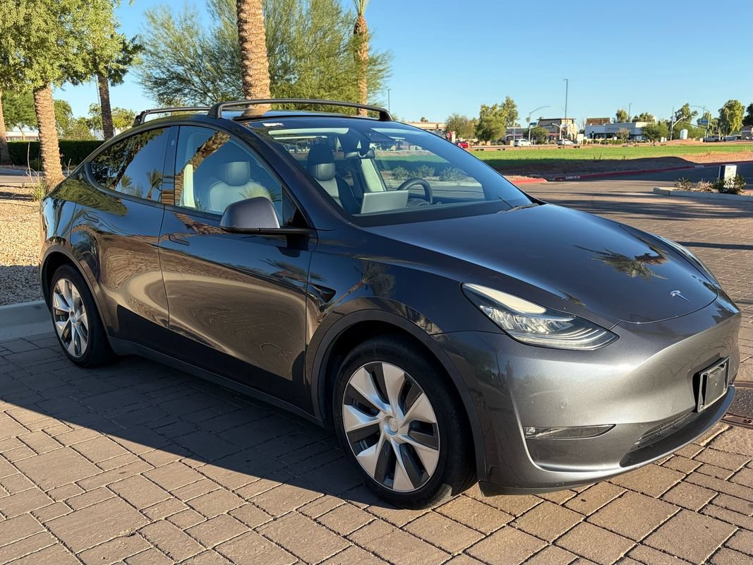 Used 2021 Tesla Model Y Long Range AWD/4WD image 1