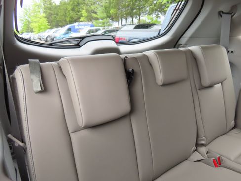Used 2019 Toyota Highlander XLE AWD/4WD image 38