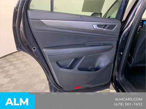 Used 2025 Volkswagen Atlas Cross Sport SE FWD image 35