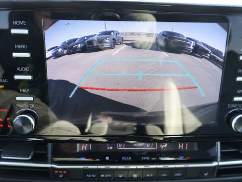 Used 2024 Toyota Sienna XLE image 23