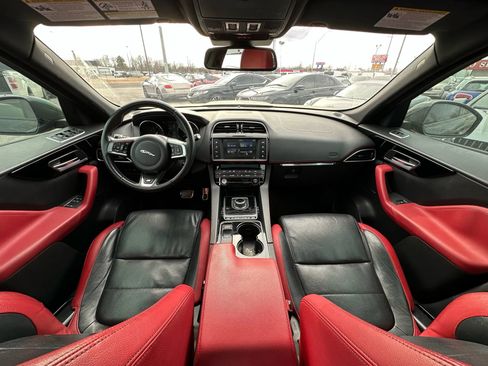 Used 2017 Jaguar F-PACE S image 11