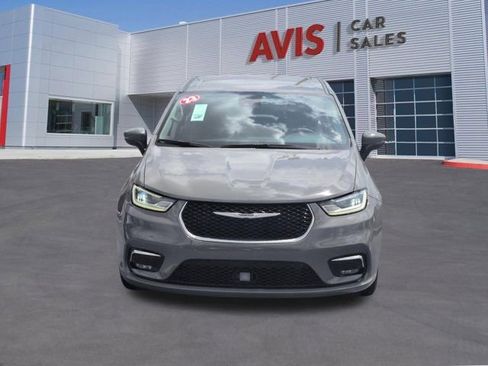 Used 2023 Chrysler Pacifica Touring-L image 2