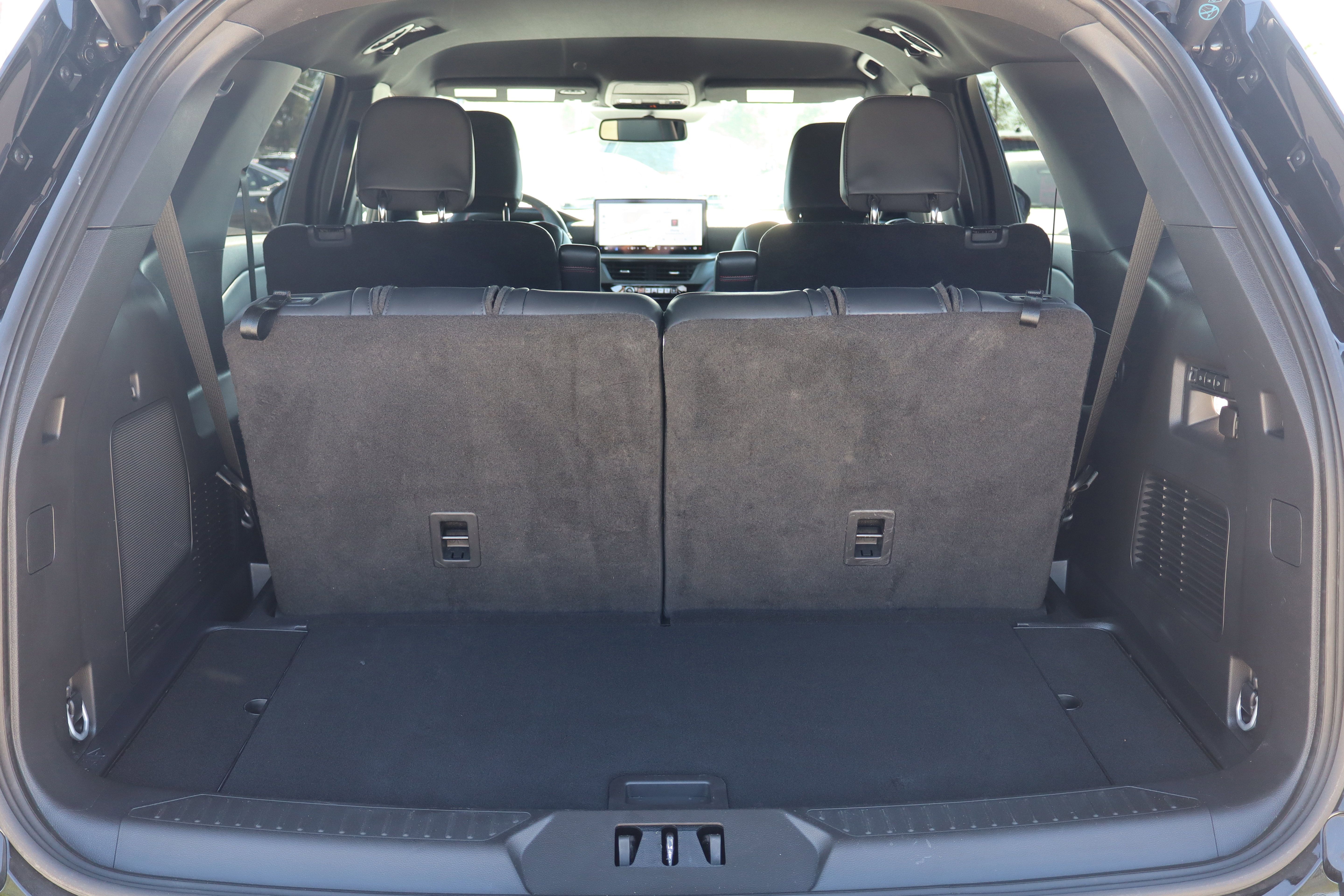 Used 2025 Ford Explorer ST AWD/4WD image 34